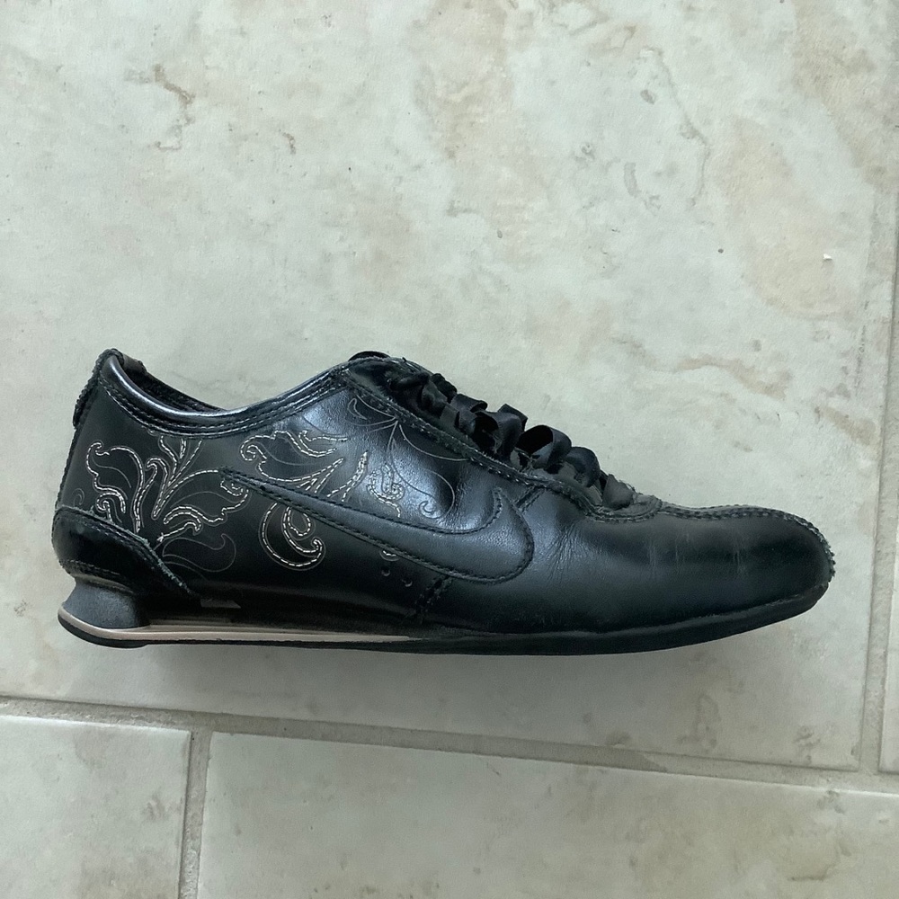 ❤️Host Pick❤️ Nike rare & unique tennis shoes size 5